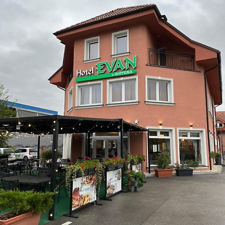Hotel Evan U Hoffera Topoľčany Exterior foto