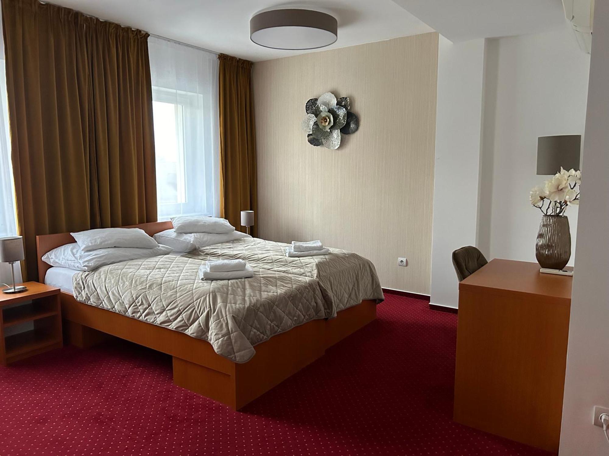 Hotel Evan U Hoffera Topoľčany Exterior foto
