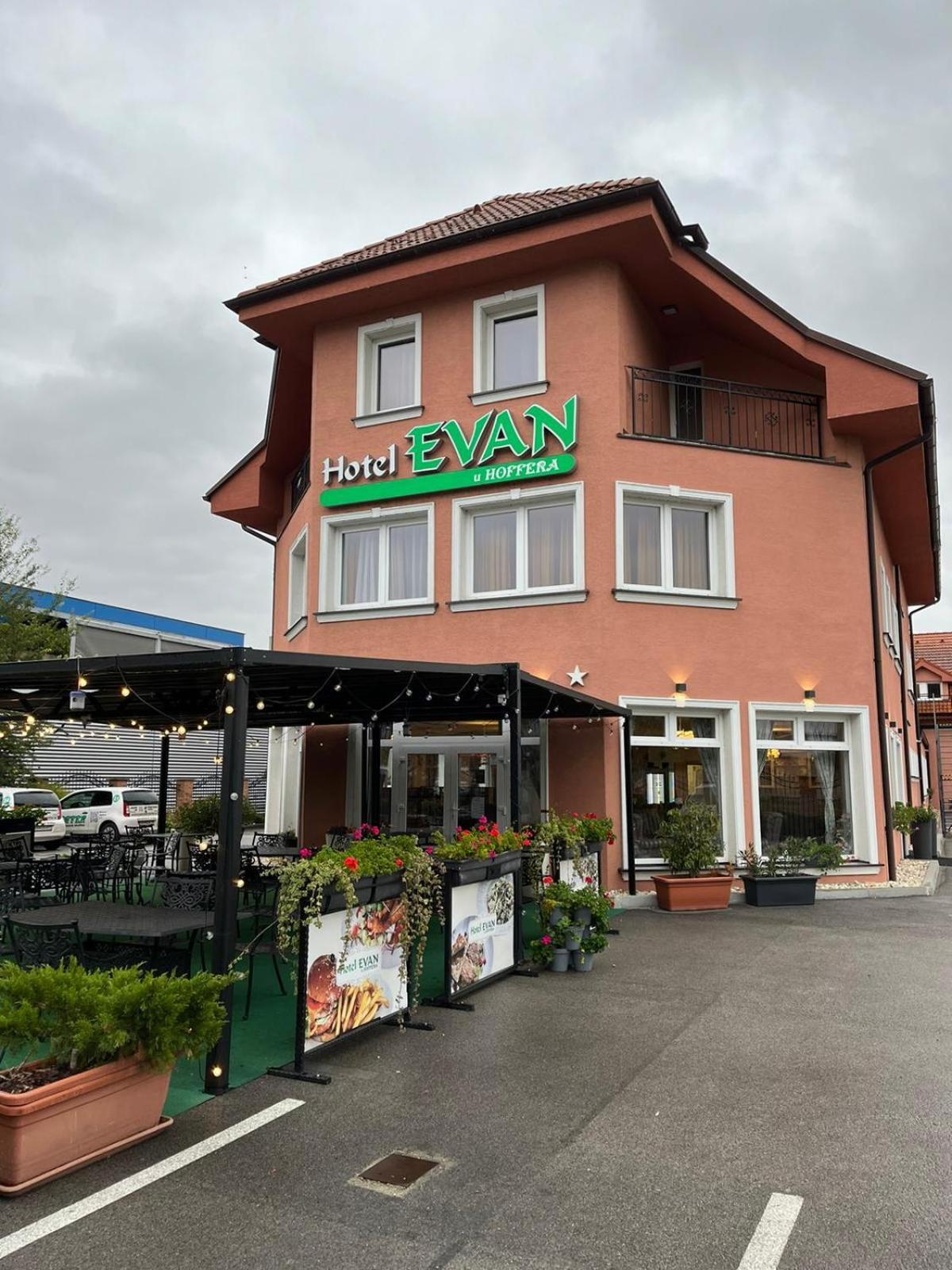 Hotel Evan U Hoffera Topoľčany Exterior foto
