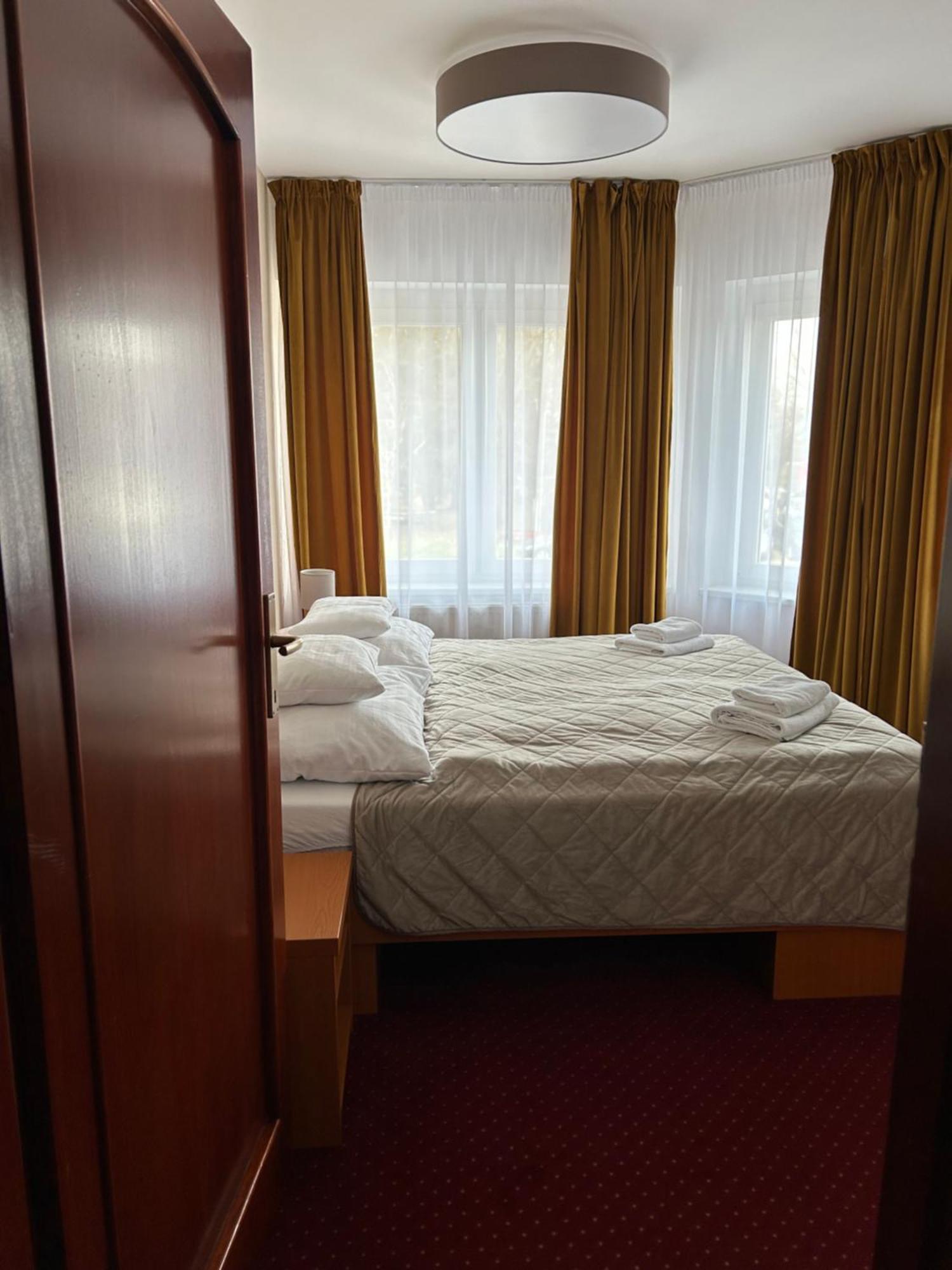 Hotel Evan U Hoffera Topoľčany Exterior foto